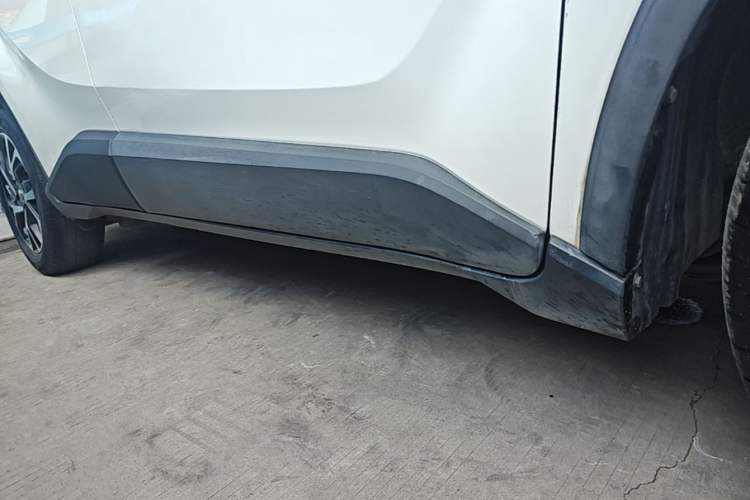 Used Toyota C-HR 2018 2.0L Leading Edition China V-standard Right Side Sill