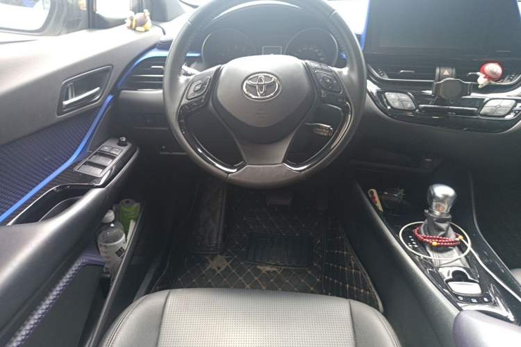 Used Toyota C-HR 2018 2.0L Luxury Sunroof Version China VI Standard Steering Wheel