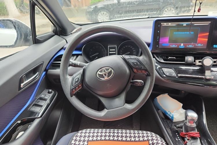 Used Toyota C-HR 2018 2.0L Leading with Sunroof China VI Standard Steering Wheel