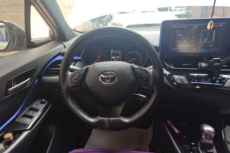 Used Toyota C-HR 2018 2.0L Leading with Sunroof China VI Standard Steering Wheel