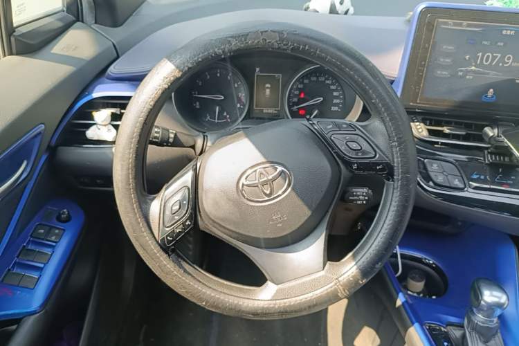 Used Toyota C-HR 2018 2.0L Leading with Sunroof China V Standard Steering Wheel