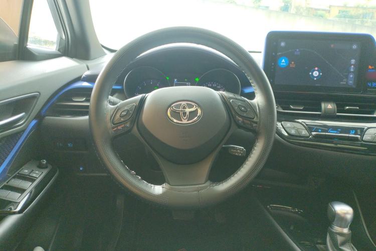 Used Toyota C-HR 2018 2.0L Leading with Sunroof China V Standard Steering Wheel