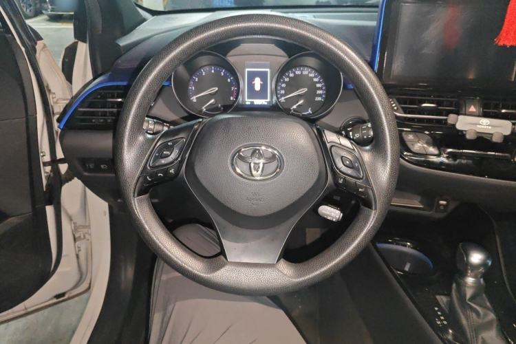 Used Toyota C-HR 2018 2.0L Leading with Sunroof China V Standard Steering Wheel