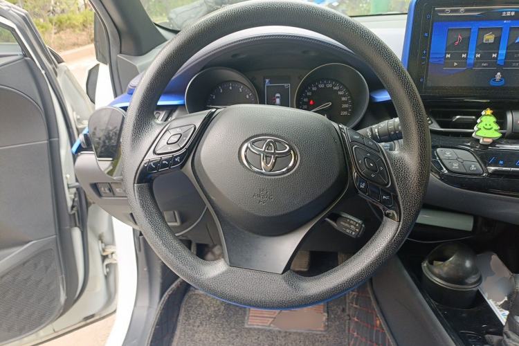 Used Toyota C-HR 2018 2.0L Leading with Sunroof China V Standard Steering Wheel
