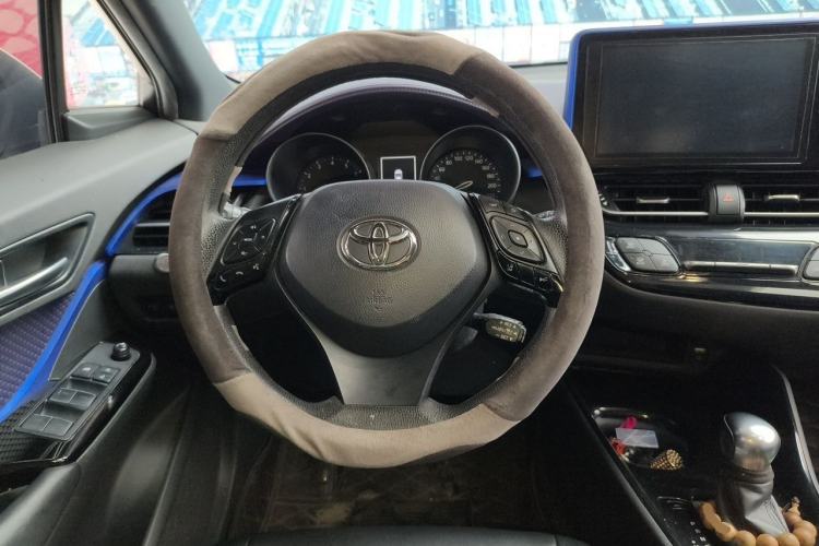 Used Toyota C-HR 2018 2.0L Leading with Sunroof China VI Standard Steering Wheel
