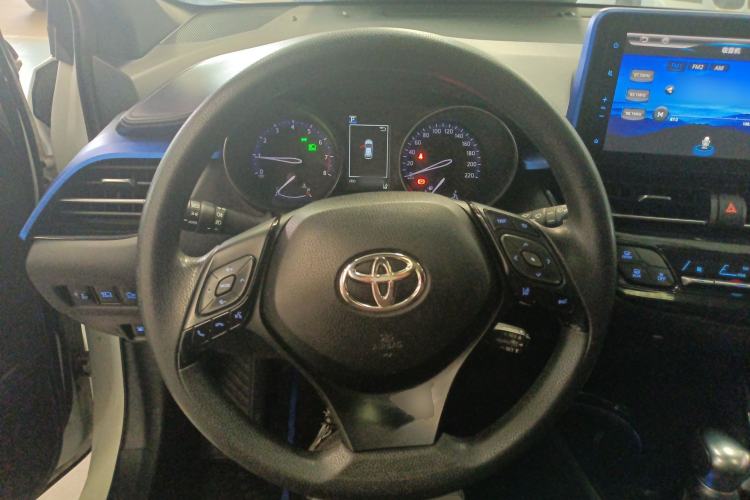 Used Toyota C-HR 2018 2.0L Leading with Sunroof China VI Standard Steering Wheel