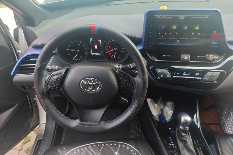 Used Toyota C-HR 2018 2.0L Leading with Sunroof China VI Standard Steering Wheel