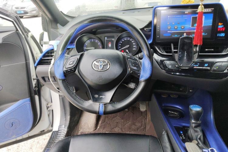 Used Toyota C-HR 2018 2.0L Leading with Sunroof China VI Standard Steering Wheel