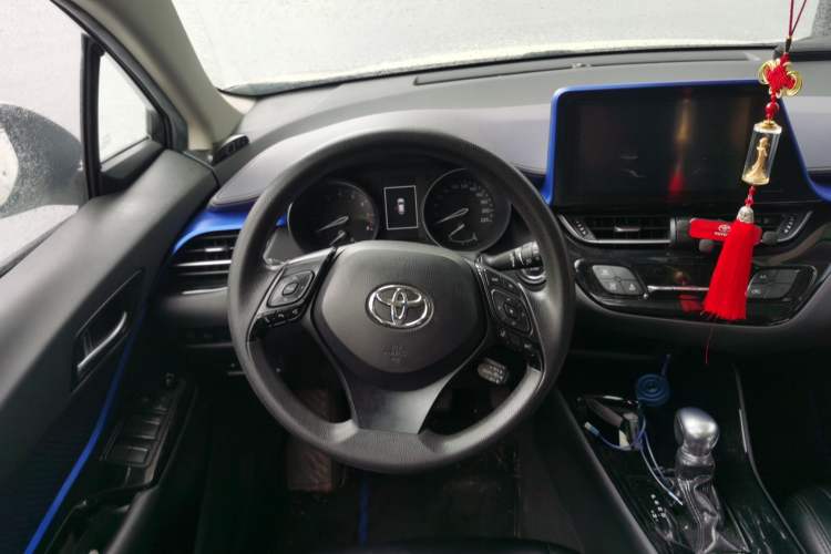Used Toyota C-HR 2018 2.0L Leading with Sunroof China VI Standard Steering Wheel