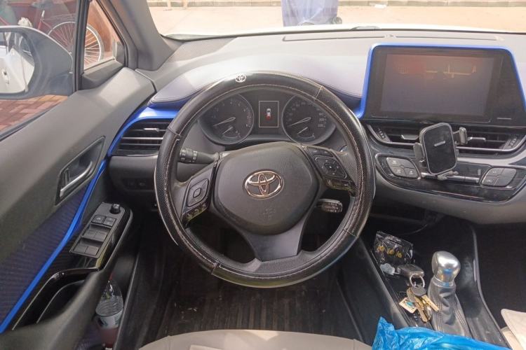 Used Toyota C-HR 2018 2.0L Leading with Sunroof China VI Standard Steering Wheel