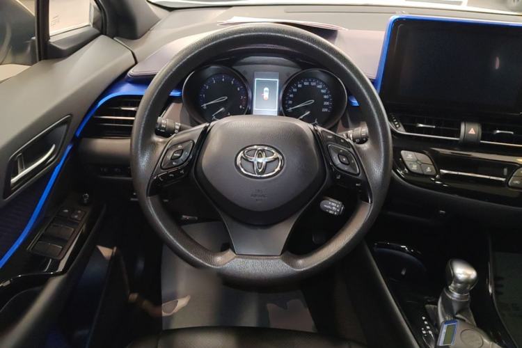 Used Toyota C-HR 2018 2.0L Leading with Sunroof China VI Standard Steering Wheel
