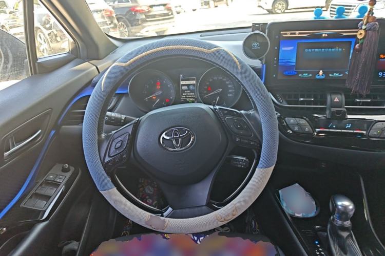 Used Toyota C-HR 2018 2.0L Luxury Sunroof Version China V Emission Standard Steering Wheel