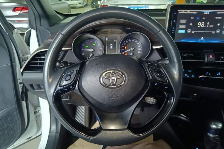 Used Toyota C-HR 2018 2.0L Flagship Version China V Standard Steering Wheel