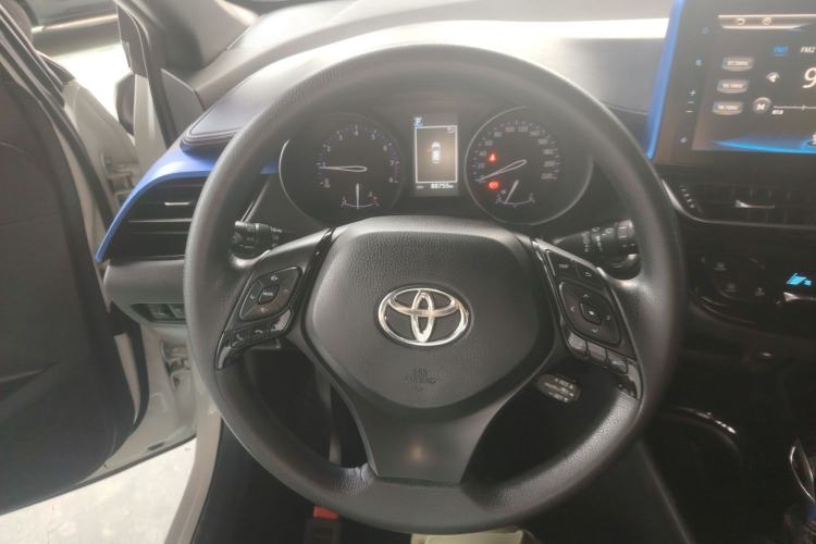 Used Toyota C-HR 2018 2.0L Leading with Sunroof China VI Standard Steering Wheel