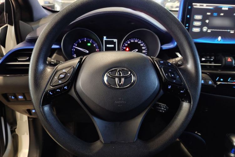 Used Toyota C-HR 2018 2.0L Leading with Sunroof China VI Standard Steering Wheel