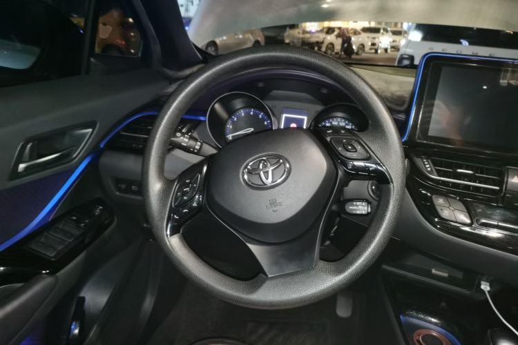 Used Toyota C-HR 2018 2.0L Leading with Sunroof China V Standard Steering Wheel