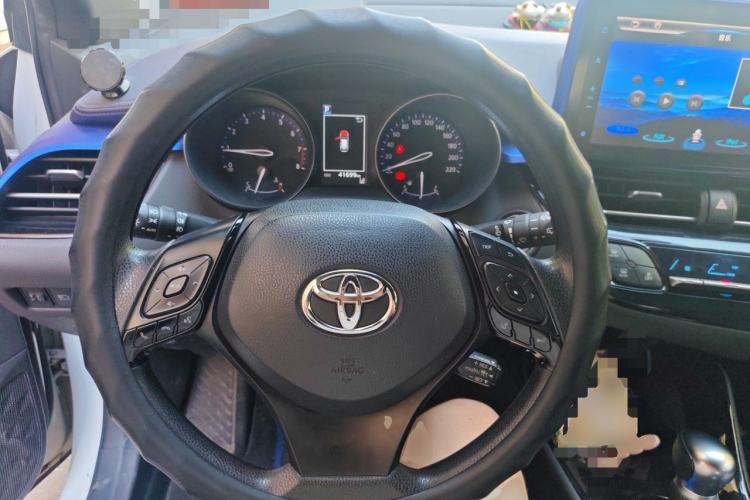 Used Toyota C-HR 2018 2.0L Leading with Sunroof China VI Standard Steering Wheel