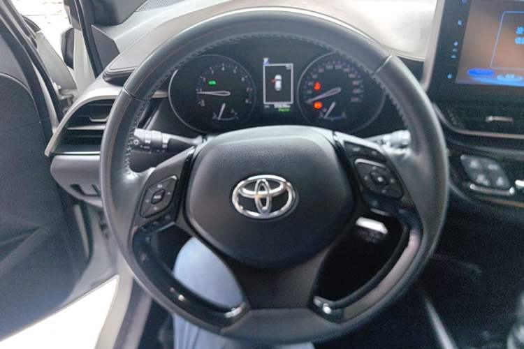 Used Toyota C-HR 2018 2.0L Flagship Version China V Standard Steering Wheel