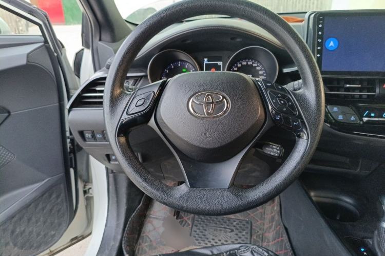 Used Toyota C-HR 2018 2.0L Leading with Sunroof China V Standard Steering Wheel