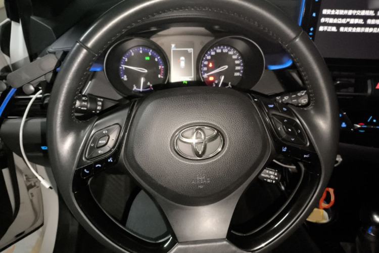 Used Toyota C-HR 2018 2.0L Luxury Sunroof Version China VI Standard Steering Wheel