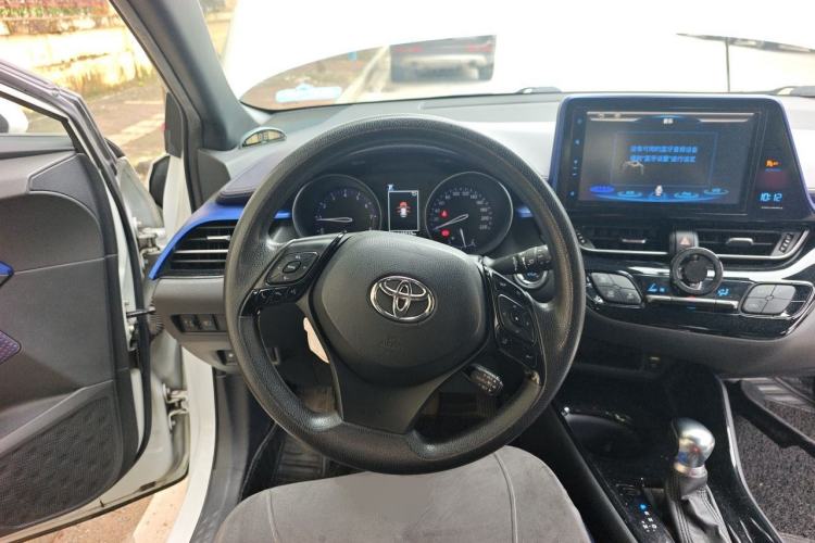 Used Toyota C-HR 2018 2.0L Leading with Sunroof China VI Standard Steering Wheel