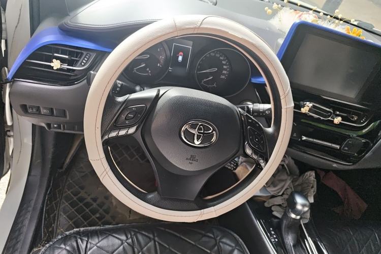 Used Toyota C-HR 2018 2.0L Leading with Sunroof China VI Standard Steering Wheel