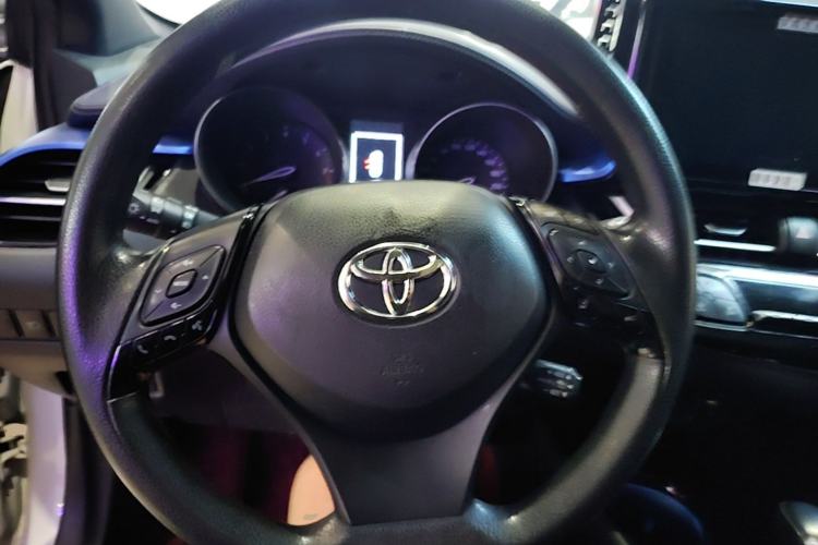 Used Toyota C-HR 2018 2.0L Luxury Sunroof Version China V Emission Standard Steering Wheel