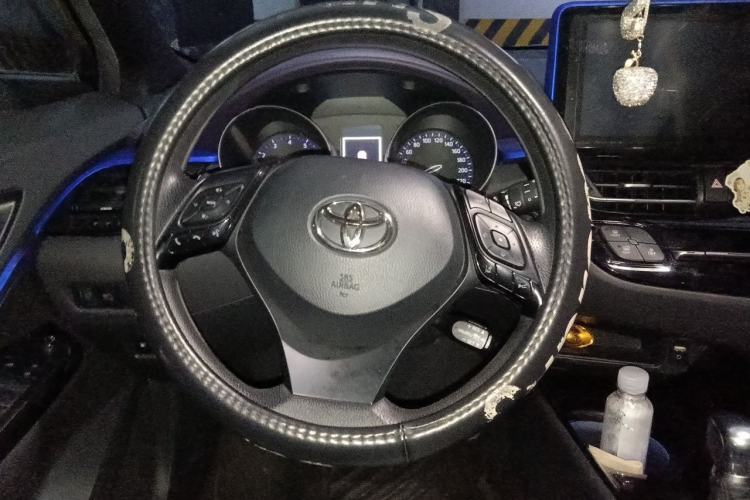 Used Toyota C-HR 2018 2.0L Leading with Sunroof China VI Standard Steering Wheel