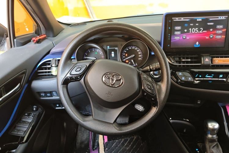 Used Toyota C-HR 2018 2.0L Leading with Sunroof China VI Standard Steering Wheel