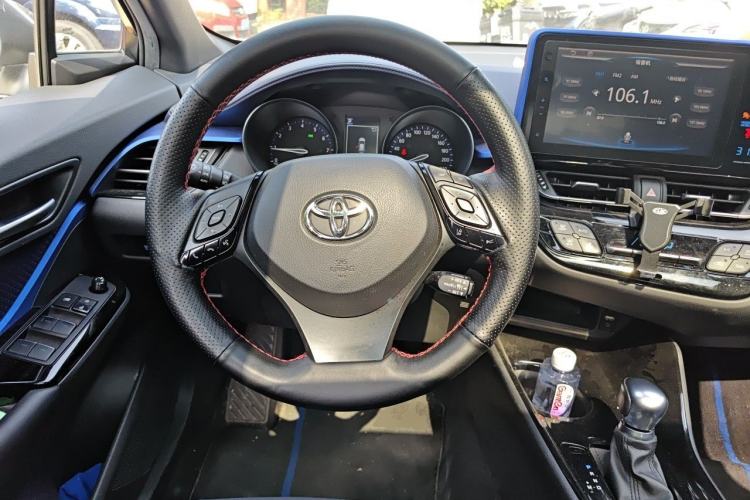 Used Toyota C-HR 2018 2.0L Luxury Sunroof Version China V Emission Standard Steering Wheel