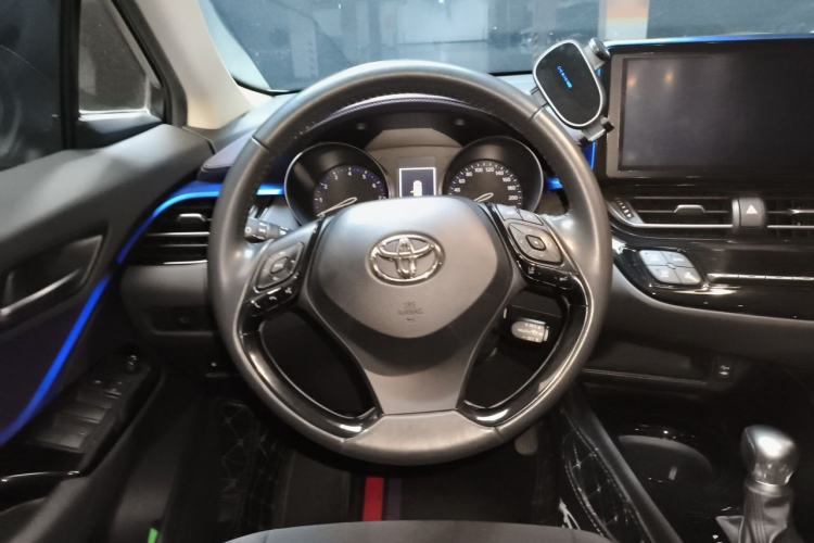 Used Toyota C-HR 2018 2.0L Luxury Sunroof Version China VI Standard Steering Wheel