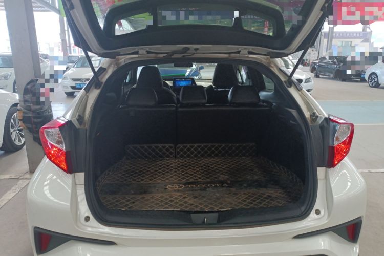 Used Toyota C-HR 2018 2.0L Leading with Sunroof China VI Standard Trunk