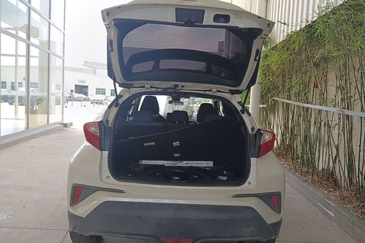 Used Toyota C-HR 2018 2.0L Leading Edition China VI Trunk