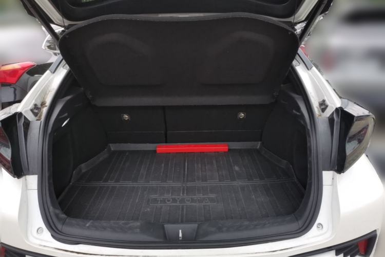 Used Toyota C-HR 2018 2.0L Luxury Edition China VI Standard Trunk