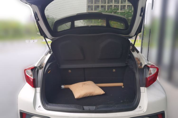 Used Toyota C-HR 2018 2.0L Leading with Sunroof China VI Standard Trunk