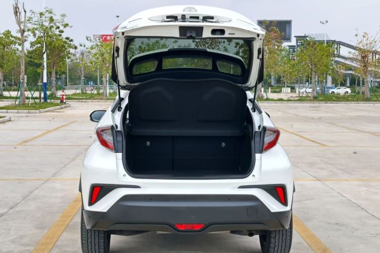 Used Toyota C-HR 2018 2.0L Luxury Edition China V Standard Trunk