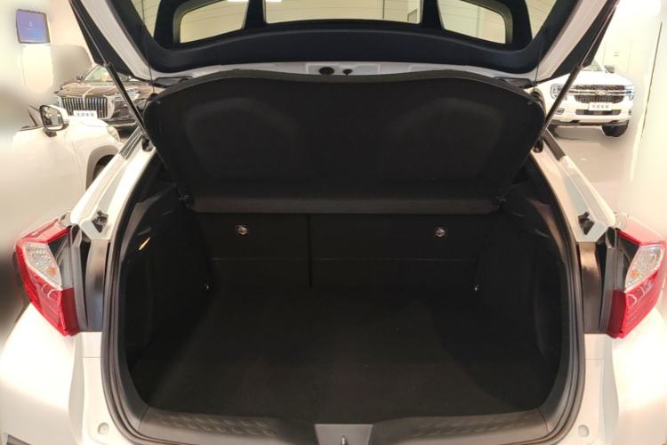 Used Toyota C-HR 2018 2.0L Leading with Sunroof China VI Standard Trunk