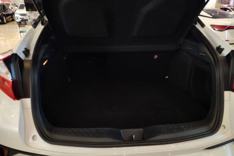 Used Toyota C-HR 2018 2.0L Leading with Sunroof China VI Standard Trunk