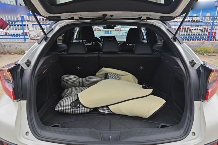 Used Toyota C-HR 2018 2.0L Flagship Version China V Standard Trunk