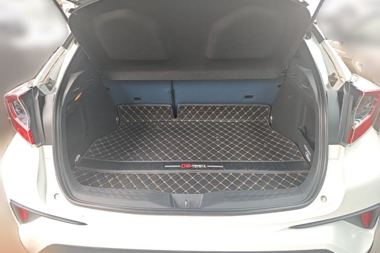 Used Toyota C-HR 2018 2.0L Luxury Edition China V Standard Trunk