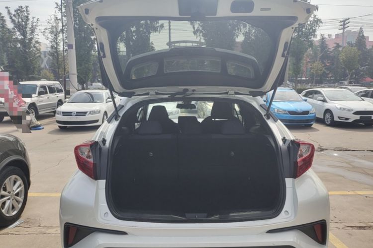 Used Toyota C-HR 2018 2.0L Leading Edition China V-standard Trunk
