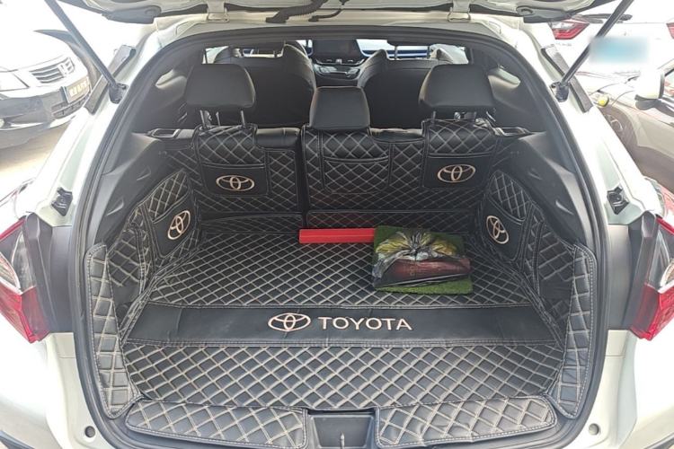 Used Toyota C-HR 2018 2.0L Leading Edition China V-standard Trunk