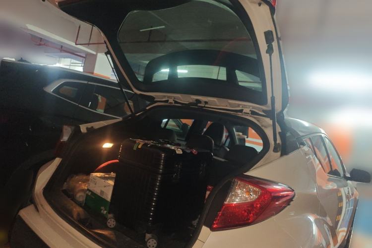 Used Toyota C-HR 2018 2.0L Leading Edition China VI Trunk