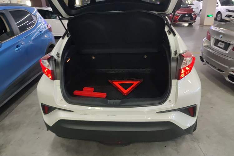 Used Toyota C-HR 2018 2.0L Leading with Sunroof China V Standard Trunk