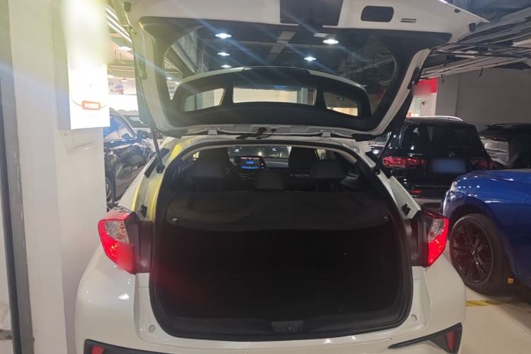 Used Toyota C-HR 2018 2.0L Leading Edition China V-standard Trunk
