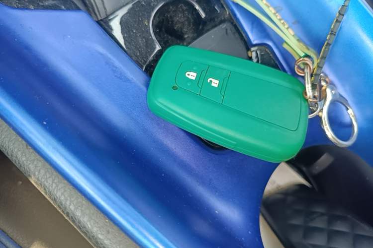 Used Toyota C-HR 2018 2.0L Leading with Sunroof China V Standard Vehicle Key