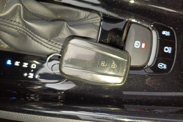 Used Toyota C-HR 2018 2.0L Leading Edition China VI Vehicle Key