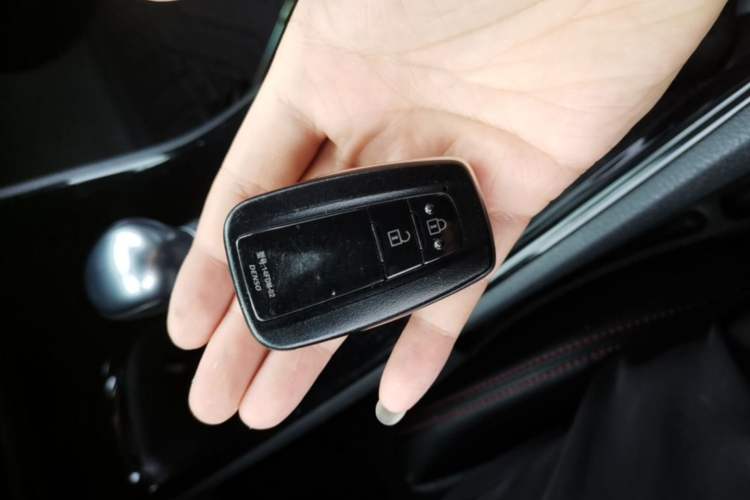 Used Toyota C-HR 2018 2.0L Luxury Edition China VI Standard Vehicle Key
