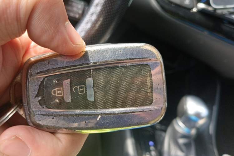 Used Toyota C-HR 2018 2.0L Leading with Sunroof China VI Standard Vehicle Key