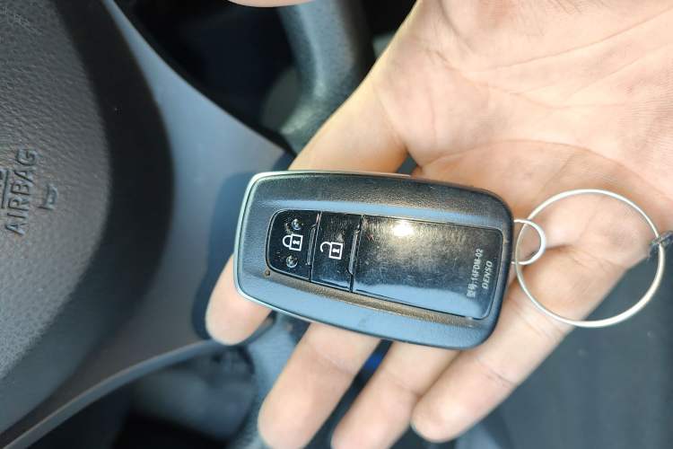 Used Toyota C-HR 2018 2.0L Leading with Sunroof China V Standard Vehicle Key
